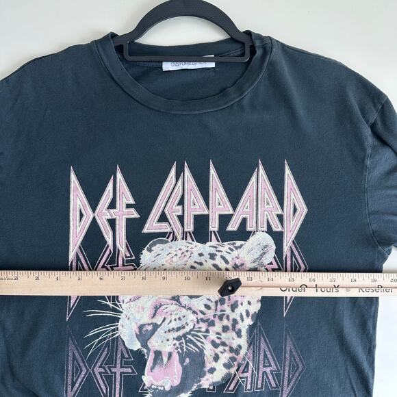 Daydreamer Def Leppard Womens Small Long Sleeve Graphic Tiger Tour Band Tee - Picture 10 of 11